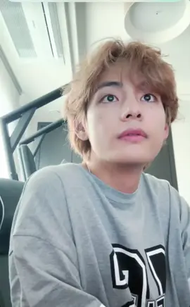 taehyung is live on weverse!! #taehyung #kimtaehyung #taehyunglive #taehyungweverse #fypシ 