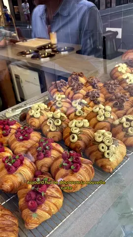 J’ai testé le Café l’Eclair de Genie du fameux Christophe Adam 👀 LES PRIX 👇🏼 • les croissants fourrés : 5.5€ • les boissons : 8/9€  • les cookies géants : 9€ • les cupcakes : 8€ C’est les meilleurs croissants fourrés que j’ai mangé 🫠 #christopheadam #eclairdegenie #croissantfourré  Collaboration commerciale invitée par L’Eclair de Genie Café.