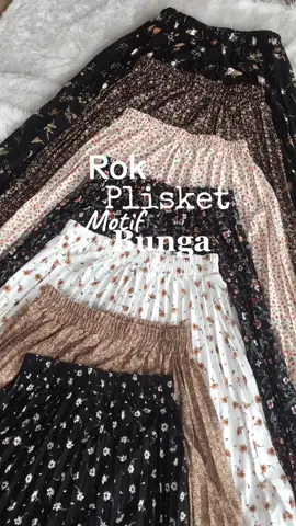 Rok plisket motif bunga, udah ready yah buruan di cek keranjang kuningnya sekarang ‼️😍