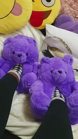 Keep warm in our GIANT TEDDY BEAR indoor shoes with Anti slip sole 🥰👣 Price:ksh 2500 Super plush warm n soft✅️ For enquiries-0113083920📲 We deliver countrywide 🌏#fypシ゚viral #goviral #smallbusinesstiktok #kenyantiktokers #nairobikenya🇰🇪🇰🇪🇰🇪🇰🇪💯💯 #foryoupage #giantteddybearshoes #gifting #tiktokkenya #Nairobi 