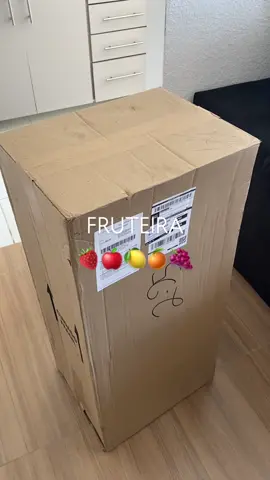 minha fruteira perfeita chegou 🤤🤏🏻💞🫶🏻 ps: sim, ela não tem frutas 😭 as frutas aqui só funcionam na geladeira #fruteira #fruteiradecorativa #fruteiraindustrial #moveisindustriais #decoracao #aptopequeno 