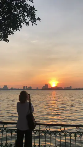 “Tâm trí ta là miền đất hứa. Em ở đó vừa là biển, vừa là mây. Vừa là sương sớm vừa là hoàng hôn, vừa là hoa cũng vừa là thảo cỏ”