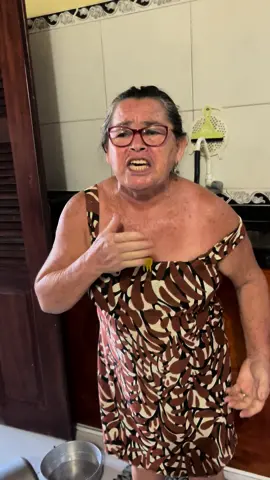 Minha mae ja acordou estressada 😂😂😂