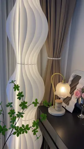 Cứ bị mê tone màu kem nên thứ gì cx phải sắm màu kem 🤭 #tuithichdecor #decor #sandodecorgiare #homedecor #medecor #nghiendecor #nghiennha #trumgiadung #decorphongngu #lodungcotrangdiem #lodungcotrangdiemxoay360 #tudungmypham #xuhuong 