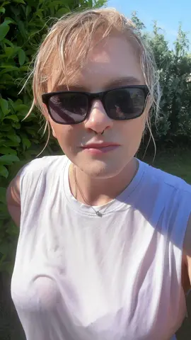 Schönen Abend euch und einen guten Start in die neue Woche☀️🤗  #fy #fyp #fürdich #füreuch #schönenabend #gutenstartindiewoche #sommer #☀️ #nass #nassehaare #wet 