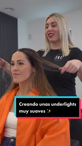 El otro día vino @nadiagmorales para una corrección de color. Ella quería verse con un tono más oscuro pero que mantuviésemos el rubio inferior y por eso hemos creado ese efecto de underlights suaves. También hemos realizado el tratamiento Repair de para fortalecer, recuperar la fibra capilar y darle ese toque de suavidad y brillo que merecen todas las melenas!!✨🤍 #balayage #underlights #correciondecolor #mechas #hairstyle #hairtutorial #hairspiration #peloteñido #peluqueria 