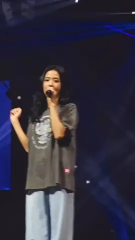 outfit ayang chu serasa bisa di ajak nongkrong ngopi🤭 kaosan simple si paling hello kitty lah😘🌹 #jisoo #jisoo_sooyaa #blackpink #foryou 