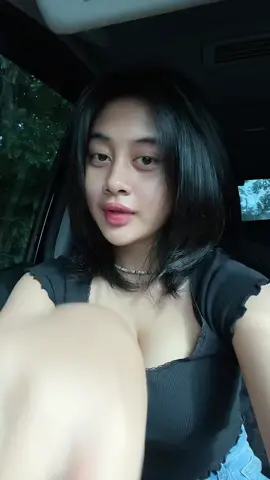 Skrg rambutnya udah panjang lagi