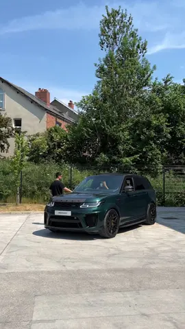 Look at this beast! Green over Tan 🥶🚀 I hope you’re ready for the content coming from my shoot with this insane Urban Range Rover SVR in an incredible colour! - - #rangerover #rangeroversvr #svr #urbanautomotive #vossenwheels #vossen #cars #SUV #carphotography #carphotographer #carreels #carbonfibre #greenovertan
