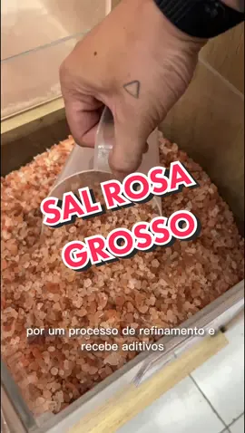 O sal do Himalaia é um sal gourmet, com sabor diferenciado, e sua bela cor rosa é dada pelo conteúdo único de minerais. Sugestões de Uso: Ideal para todos os tipos de receitas como substituto do sal de cozinha. #salrosa #salgrosso #saldohimalaia 