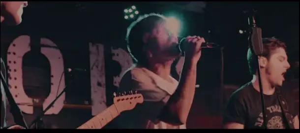 “Carne de Cañón” Desde que escuché este tema de @sergiojrojas por primera vez me enamore de él y de su solazo de hammond de Josué. Poder tocarlo junto a él y @_marlonoficial_ @alexriquelme y @chemamoren fue el subidón que el propio vídeo indica 😝  Y recuerdo este tema porque el 30 de junio @sergiojrojas que es uno de los amigos a los que más admiro en la profesión saca tema “Jurassic Park” y me ha dejado producirlo con el asi que felicidad y nervios modo On. #carnedecañon #music #live #hammondsolo #hammond #keyboardist #keyboard 