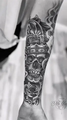 #Skull #SkullTattoo #SkullAndCrown #CrownTattoo #Crown #ArmTattoo #SleeveTattoo #WorkInProgress #SmokeTattoo #Gambling #Rose #RoseTattoo @cwilson_888 #blackandgreytattoo 