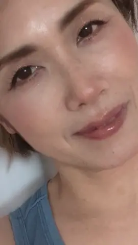 サナ🍀《51》 1万人いったからお礼のチュッ👄 遠慮なく頂いてくださいね😘 #アラフィフ#51歳#美魔女#熟女#福岡出身