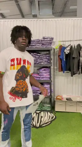 Manufactuers can make shopping bags for your clothing brand 😳 ? #fyp #fypシ゚ #foryoupage #viral #goviral #youngenterpreuner #streetwearbrand #conflictedlvrs #SmallBusiness #clothingbrand #fashiontiktiok 