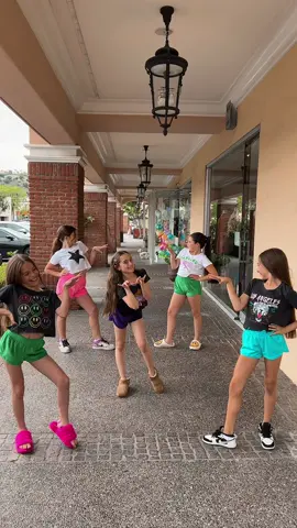 Sundays are Fundays at Calakids🛍️💅🏻🩷🪩✨ . . . #fyp #tween #tweenstyle #calakids #trendy #preppy #preppyaesthetic #tiktokviral #summerfits #summervibes 