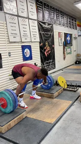 I dont think this is 90% anymore 🫡 #BOUTDAT #shotput #discus #thrower #spin #glide #70Feet #throwertok #trackandfield #athlete #viral #training #strengthandconditioning #txst #usatf 