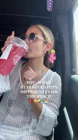 Strawberry açaí refresher with lemonade all summer long 🍓🍋 #starbucksonthebeach#starbucks#starbucksrefreshers#beachvibes#viralvideo#beachtok#beachgirl#fyp#Summer#summervibes#sunkissed#fypシ゚viral#trendy#flowerhairclip#minivlog @Starbucks 