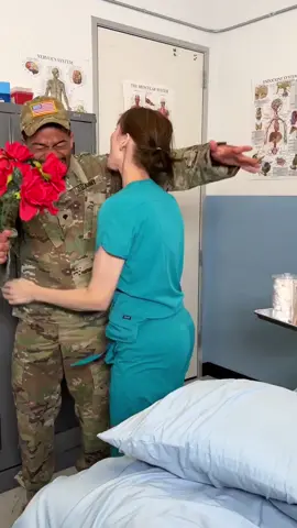 Army husband’s hospital visit surprises nurse wife in the best way #cominghome #military #surprise #usa 