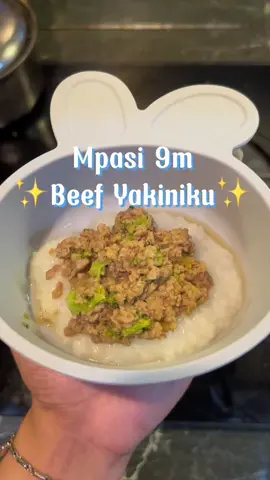 Mpasi 9m ✨Beef Yakiniku✨ Bahan bahan : 1. Daging Sapi (sebelumnya aku rebus dulu dan digiling supaya ga gumpal2 waktu dimasak ) 2. Brokoli secukupnya  3. Butter 1 sdm  4. Bawang putih  5. Bawang bombay 6. Kecap manis (yg baby friendly ya bun) 7. Kaldu  8. Air  Nasi timnya udah buat duluan ya bun pakai slow cooker  Resep ini start 6m tinggal disesuaikan teksturnya aja bun  #mpasi9bulan  #mpasihomemade❤🤗 #mpasihomemade #mpasimenulengkap #mpasiantigtm #mpasibayi #mpasisehat #CapCut #fyp #fypシ゚viral #fypシ 
