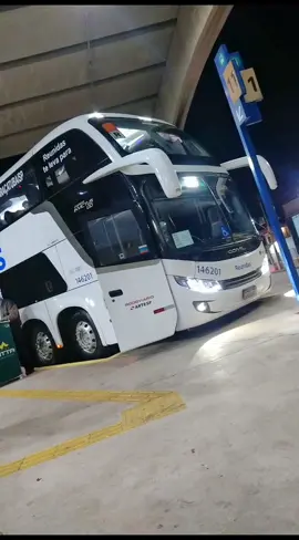 Uma visão dessas diretamente do banquinho da rodoviária não tem preço 🖤🤍❤️ #explore #bus #busologo #busologos #busologia #travel #photobus #photo #onibus #ônibus #riodejaneiro #rj #scania #scaniabus #volvo #volvobus #mercedesbenz #comil #marcopolo #reunidas #viral #influencer #busspotting #foryou #onibusrodoviario #viajar #rodoviario #explorar 
