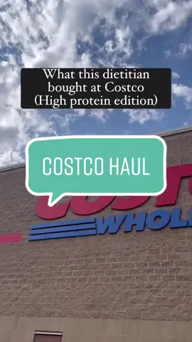 Okaaaaaay Costco, I see you 👌👀 I wanted to see what the hype was all about but now I think I know 😆 There were so many options that make it easy to get protein in throughout the day.  *I have personally been focusing on high protein food options to help with feeling fuller for longer and aiding in recovery after workouts. ☺️  #food #review #costco #groceryhaul #groceries 