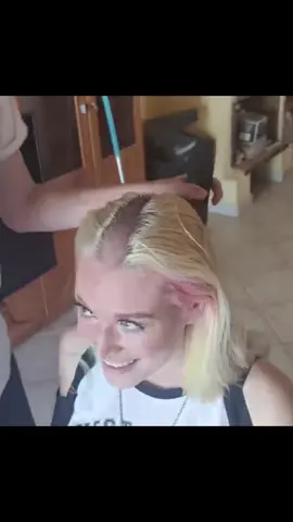 Blonde girl headshave #headshave #haircut #hair #hairtransformation #headshaving #girlwithshavedhead #sidecut #shavedhead #buzzcut #baldgirl #sideshave #newhair #baldgirl 