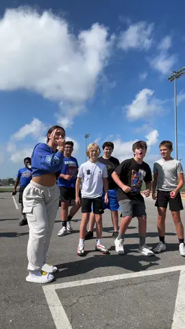 @Jackson @Gotham needs me @Nolanlikestrains @Gvon FORTNITE MOVESSS