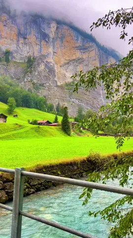 📍Lauterbrunnen🇨🇭#swissroads #switzerland #switzerlandnature #roadtrip #lauterbrunnen #berneroberland #verliebtindieschweiz #swissbeautiful #sisiswiss 