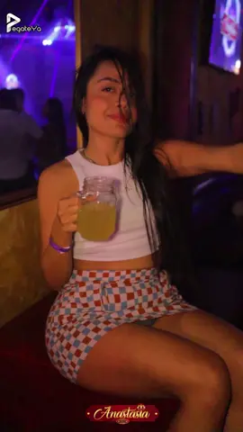 Si Llegamos  1 Millon de Reproducciónes Subimos la segunda parte de esta Hermosa Mujer Bailando en la pista de Baile y acompañada ...Vale la Pena ❤️❤️❤️❤️#colombia #Sexy #Mujeres #Pegateya #Baile 