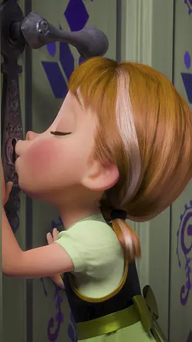 A door separated the two sisters #sister #frozen #movie #elsa #Anna #foryou #fyp 