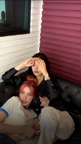 bé nằm trong lòng chị lâu lâu cứ ngước lên nhìn chị, chị thì nhìn em bằng đôi mắt cưng chiều, lâu lâu còn xoa xoa đầu, chời ơi tui tan chảy 🫠#engfawaraha #engfa32 #charlotteaustin #charlotteaustin🤍🐰 #englot🐶🐰 #englot #ชาล็อตออสติน #อิงฟ้าวราหะ #อิงฟ้ามหาชน #อิงล็อต 