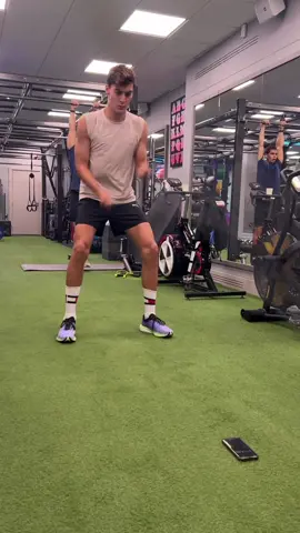 George Russell has been hitting the battle ropes in the gym ahead of the Canadian Grand Prix this weekend #formula1 #gym #gymmotivation 