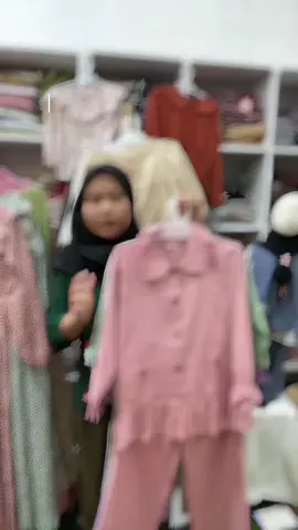 Sapa nih yang belum order oneset eijaz🥰 Ready stock dan siap kirim yah #setelancelanaanak #onesetanakperempuan #setelancelana #oneseteijaz 