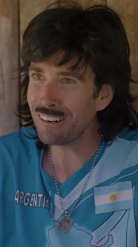 Zemljo stani, Hitmacher ima sadaj svoj merečenedaj! 📣🌍✋ Starši, prisluhnite svojim otrokom. Kupite jim moj svezek, od lajkova se ne živi! 📚📒 @go2schoolpikacom  #gojkoajkula #hitmacher #tiktokslovenia #slovenijatiktok🇸🇮 #šola #zvezki 