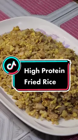 High Protein Fried Rice! Perfect to pag nag mamadali ka at kaylangan mo mag prepare ng high protein meal! try nyo na rin guys!  #foodfestontiktok #diet #healthyrecipes #highproteinrecipes #tiktokfitph #LearnItOnTikTok 