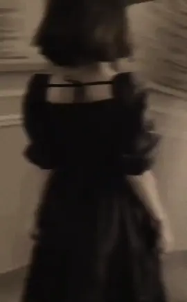 #صغيرتي أن عاتبوبك يوماً كيف قصصتي شعرك الحريرآ قولي لهم أنا قصصت شعري لأن من احبه# #يحبه قصيرآ# ستبقين طفلتي المدللة ♥️🔐