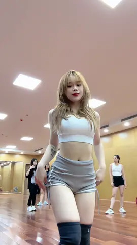 Tự tin khoe cá tính zới tuii nèo 😘 #hobebar #lankhumui #lankhumuihobebar #reviewlamdep