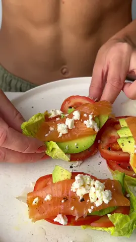Try these nutritious lettuce tacos, packed with fresh veggies and smoked salmon for a delicious lunch. All you need: - Baby lettuce - Tomato - Avocado - Smoked salmon - Vegan feta - Extra virgin olive oil - Lemon - Salt - Pepper  Save this for later 😋 #EasyRecipes #lunchrecipe #healthylunch #healthylunchideas #lunchideas #healthyrecipes