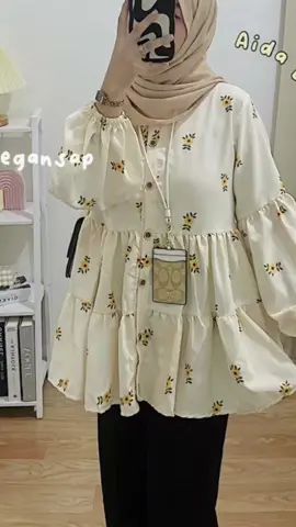 Aida BabyDoll Blouse Lengan Balon  Busui Frendly Model Babydoll yg bikin blouse ini kelihatan cantik, lengan balon wudhu frendly.  Bahan : Shakila Premium  Lingkar dada : 98 cm  panjang : 68cm Allsize 