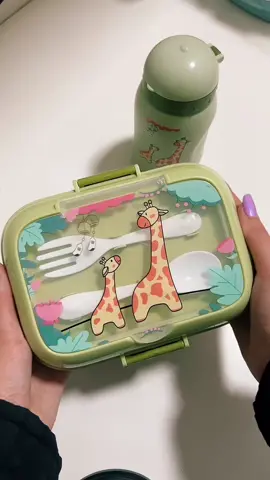 Girafinhas 🫶🏻🍀 #papelariafofa #lanche #lanchinho #lancheiradodia #lancheiraescolar #girafa #kitinfantil #marmita #marmitafofa #tatuape 