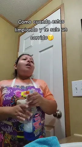 Me altere y limpie mas rapido 😅#fyp #corrido #limpieza #humor #comedia #parati #limpiando  #limpiandolacasa #viral  #seoiarechinaruncuerno🕶 