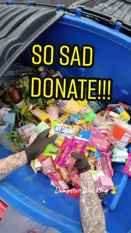 Grocery shopping in a dumpster  with the whole world watching me 😆  #dumpsterdiveking #dumpsterdiving #dumpsterdiver #food #disgusting #sad 