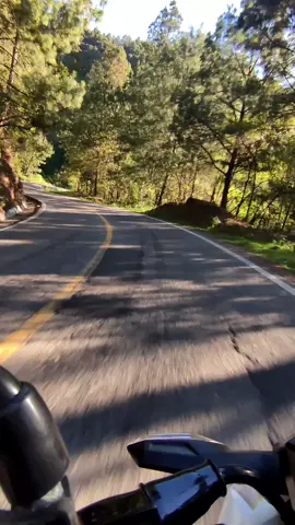 Azul clarito... 🏍️ #carretera #paisajes #rodadasbikers  #atardeceres #motorcycle #tardes #atardeceresperfectos #musica #music #azulcielo #azulcielo💙 #rodadas #carretera 