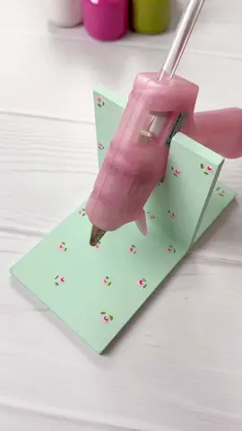 Aprende a pintar estas rositas en el minitutorial gratuito de Tu Atelier ☺️ Anotate en link de la bio #DIY #tutorial #tutorialgratuito #pinturacreativa #pinturadecorativa