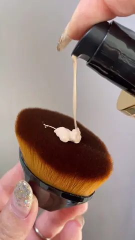 Quick foundation brush, gentle and docile！#tiktokshop #brush #fypシ #makeup #foundation 