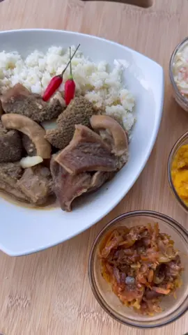 Whats your pick? With uphuthu or ujeqe?🤤 #uphuthu #ujeqe #inyamayangaphakathi #usu #southafricantraditionalfood #southafricanfood 