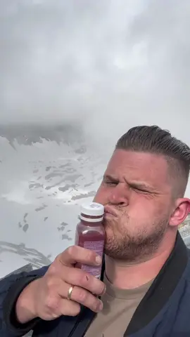 High up to the sky #drinking #fast 