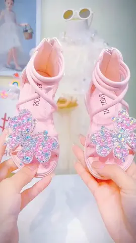 New arrivals sandals for kidsss😍😍😍 #bestsellers #availableonyellowbasket #ordernow❤️❤️❤️ #PerfectForyourKids #fypシ 