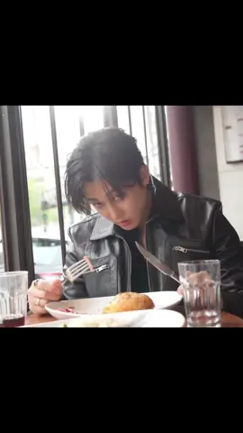 its fine cause it Changbin #straykids #changbin #sideeye #naeviskz #straykids5star #dlc #paris #5starchallenge #kpop #fyp 