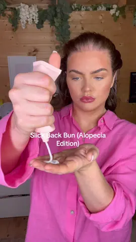 My fave way to do a spiky bun 😍 #hairloss #slickbackbun #slickbun #spikybun #alopecia #androgenicalopecia #losinghair #thinhairhairstyle #thinhairthickbun #thinhairhacks #thinninghaircoverup #coveringbaldness #femalebalding #hairextensions #buntutorial  